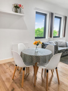 1-BR Apartment next to Heathrow Airport London Free Parking